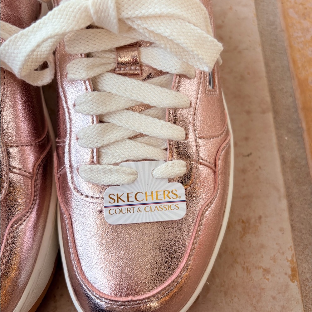 Skechers Women's Sport Court 2.0-Much Metallic Sneaker Sz 8 Rose Gold / Pink New - Picture 2 of 16